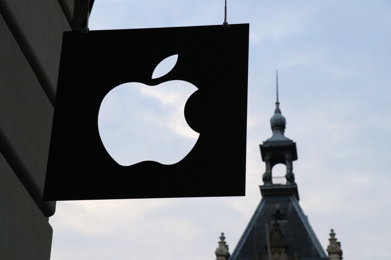 Exempleado de Apple es demandado