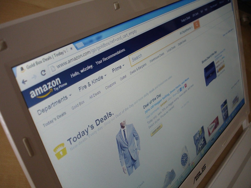 DC demanda a Amazon