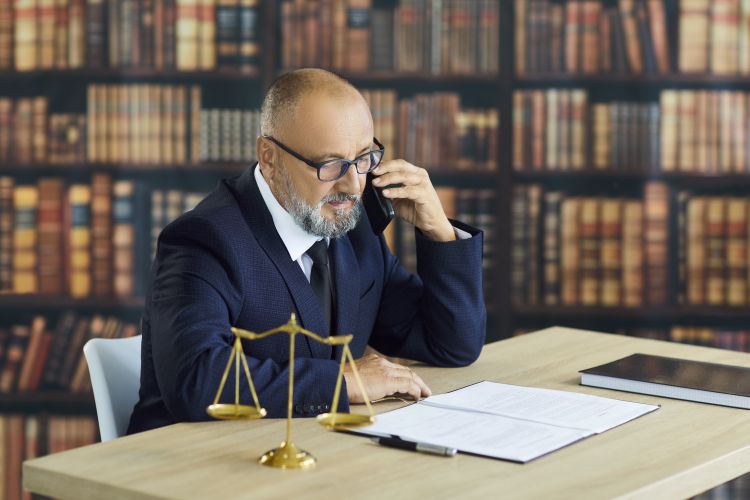 abogados de contratos