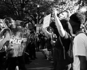 arrestado mientras protestaba 