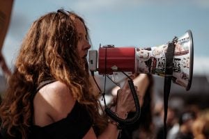 arrestado mientras protestaba 